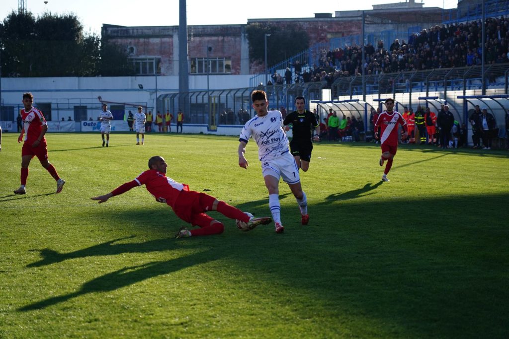 Difesa di ferro e attacco fulminante (foto Lino Cassano)