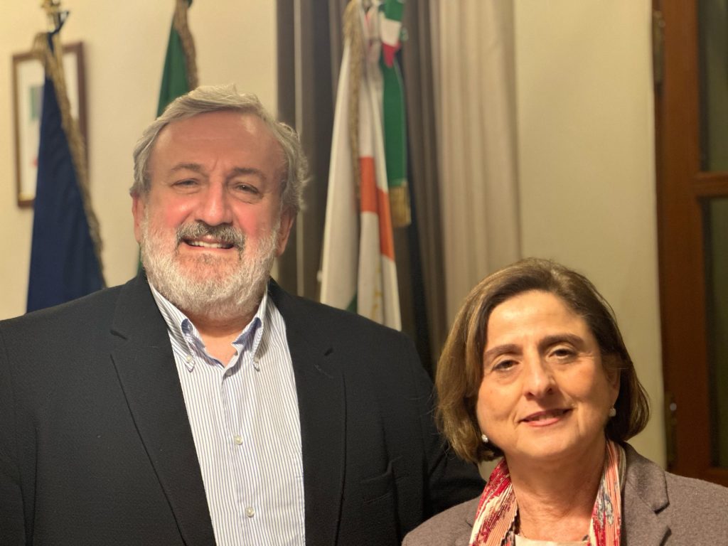 Il Governatore Emiliano insieme al responsabile del NIRS Puglia Antonella Bellomo.jpg