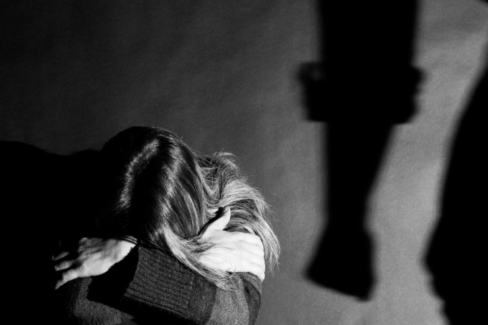 Una denuncia coraggiosa rivela l'orrore della violenza domestica
