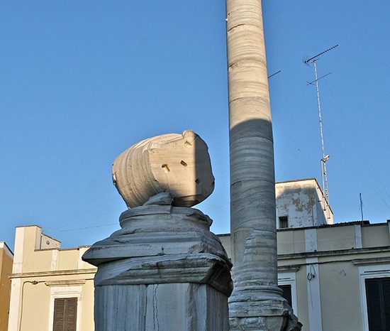 Ricostruire l'altra colonna della via Appia a Brindisi? L'idea del consigliere comunale Roberto Quarta