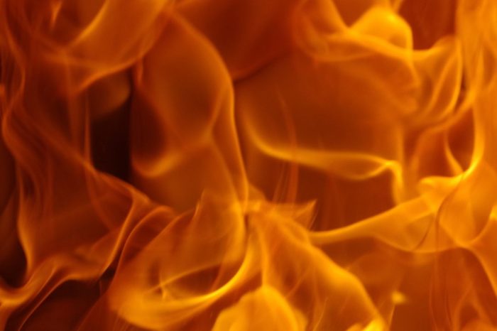 Incendio devasta un ristorante nel centro di Taranto