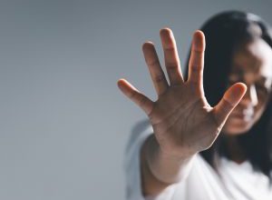 Due poliziotti di Corato sotto inchiesta per aver ostacolato una moglie vittima di violenza