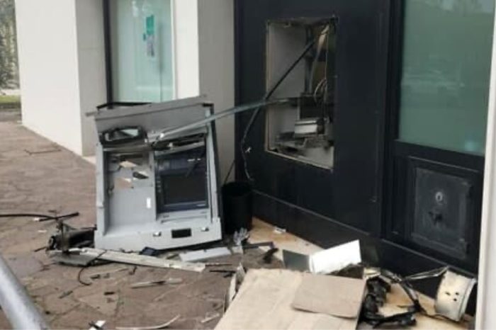 Attentato esplosivo al bancomat di una banca a Trani