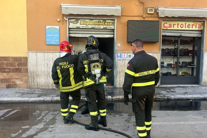 Incendio in negozio di casalinghi a Taranto