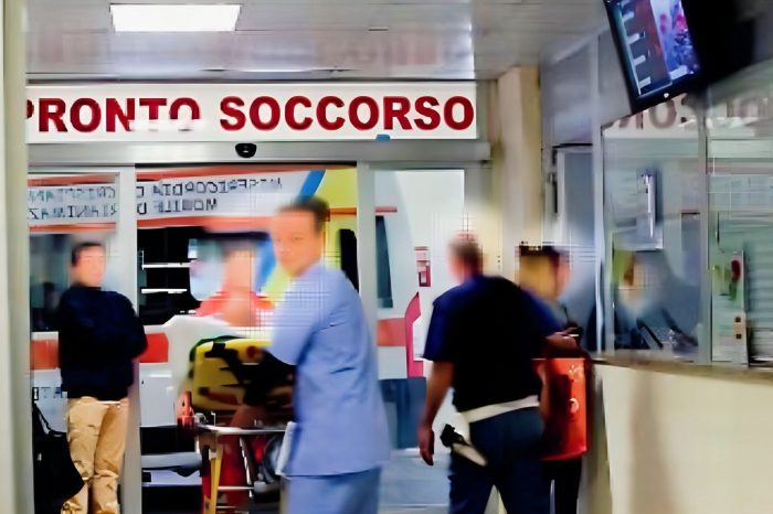 Tragedia a Taranto: donna incinta e neonata decedute nonostante un disperato intervento
