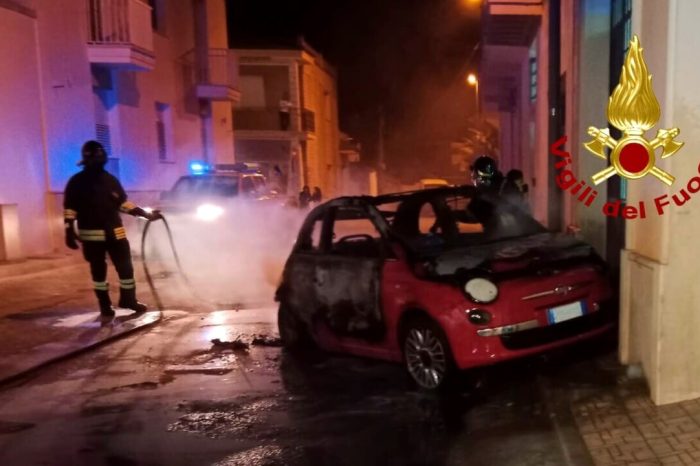 Fuoco a Taviano: auto distrutta e falegnameria danneggiata
