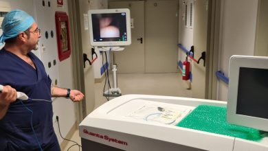 Laser chirurgico ad olmio