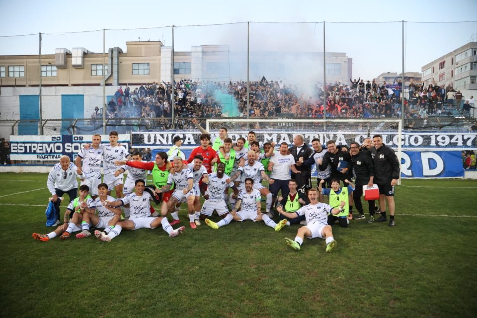 Grande esultanza della squadra dopo la vittoria (Foto Paolo Conserva)