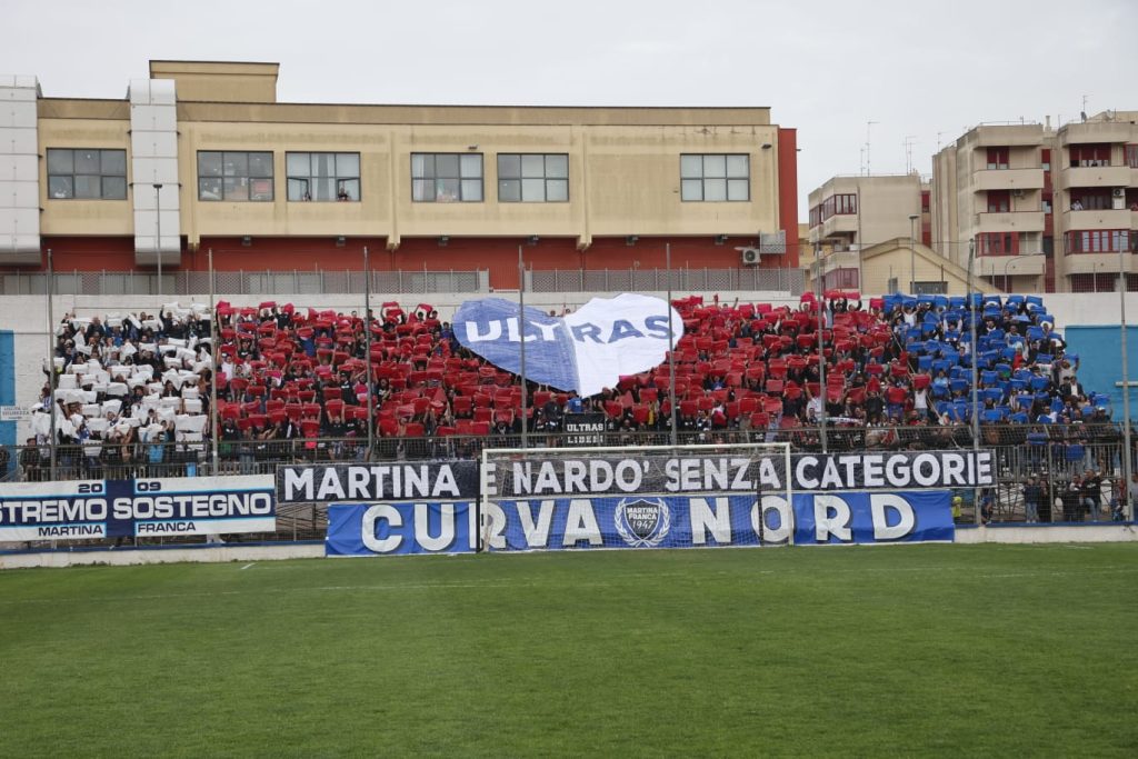 Martina Nardò la gradinata dei tifosi del Nardò (Foto Paolo Conserva)