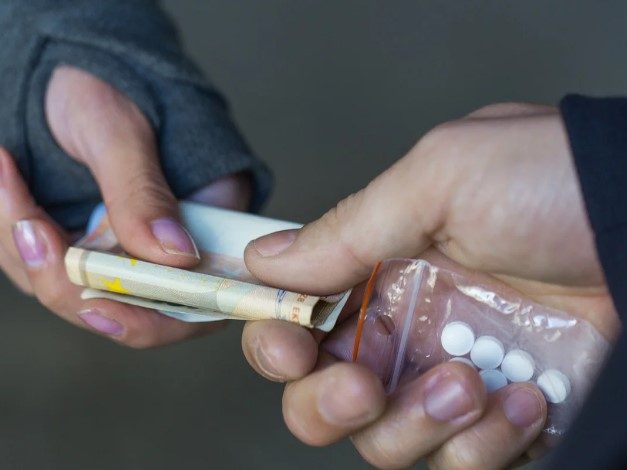 Spaccio di droga a Mola di Bari e Cerignola