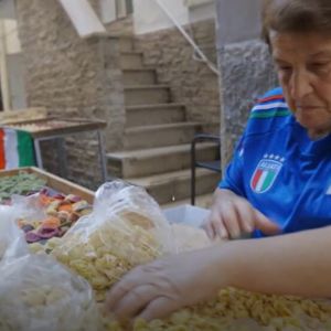 Bari si tinge di azzurro