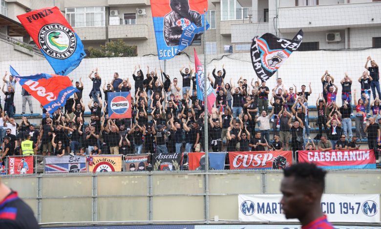 Tifoseria del Casarano nella gara Martina Casarano (Foto Paolo Conserva)