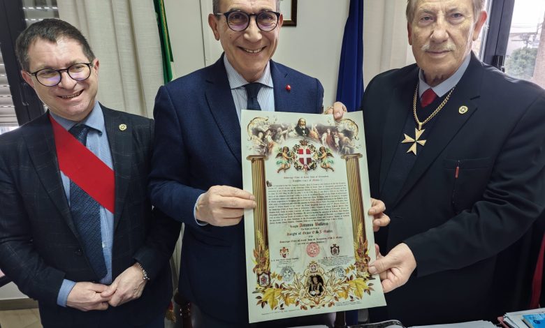 Gran Maestro Don Basilio Calì con il Cav. Antonio Bufano Sindaco di Locorotondo