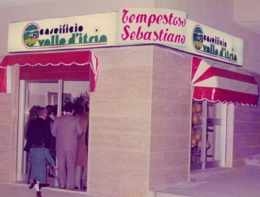 Il punto vendita annesso al laboratorio di produzione del caseificio tempestoso