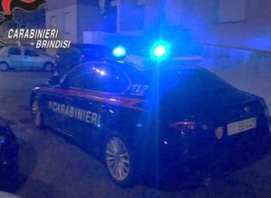 Carabinieri impegnati nelle indagini sul presunto caso di violenza nel Brindisino