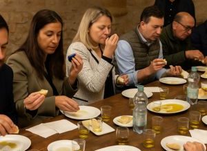 Delegazione buyer esteri ospiti dell'Associazione Frantoiani di Puglia durante food experience a Lucera