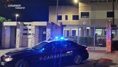 Carabinieri durante l’arresto di un sorvegliato speciale a Lizzano