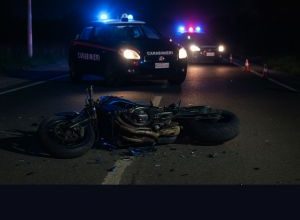 “Incidente moto Rutigliano sulla via vecchia, istruttore guida sicura muore