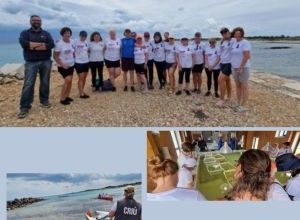 Atlete del Gráinne Mhaol Rowing Club durante l'iniziativa di canottaggio sostenibile a Torre Guaceto