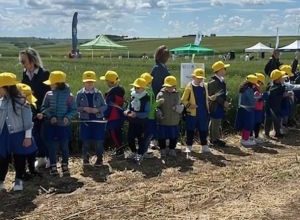 Bambini a mensa scolastica in Puglia, iniziativa Coldiretti per qualificare i pasti