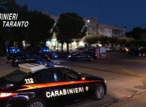 Carabinieri Martina Franca durante i controlli a esercizi commerciali e sulla viabilità