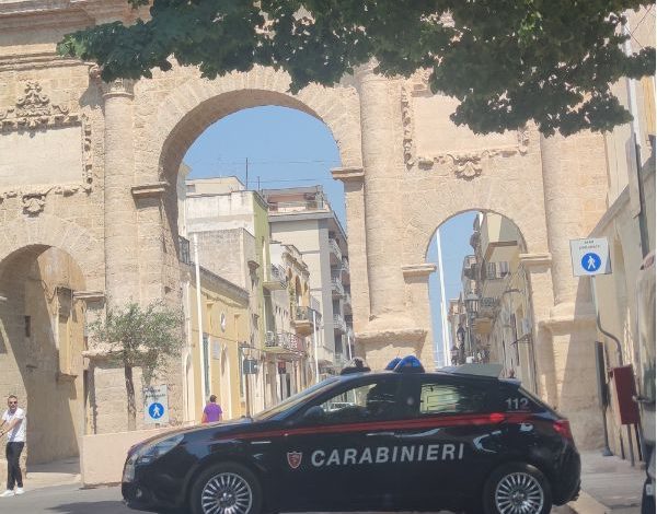 Carabinieri durante controlli straordinari a Francavilla Fontana