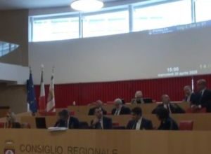 Consiglio Regionale della Puglia durante le discussioni sulla legge elettorale per le elezioni comunali 2025