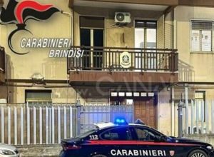 Controlli contro il commercio abusivo a Fasano da parte delle forze dell’ordine