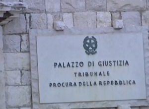 Controlli su falsi diplomi per diventare stewards in Puglia