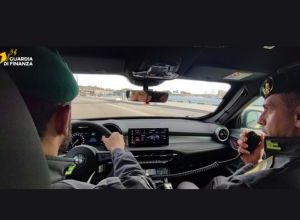 Guardia di Finanza scopre lavoratori in nero a Taranto durante controlli sul territorio