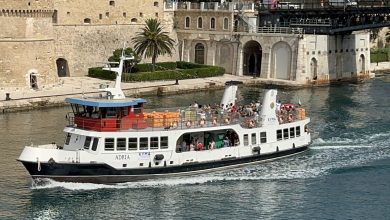 Motonave Adria del servizio idrovie Isola San Pietro pronta all’imbarco a Taranto