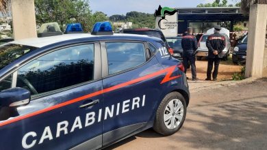 Carabinieri Forestali durante i controlli ambientali a Casarano in un’autofficina