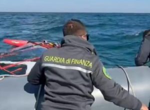 Salvataggio di turista tedesco a Vieste durante attività di windsurf