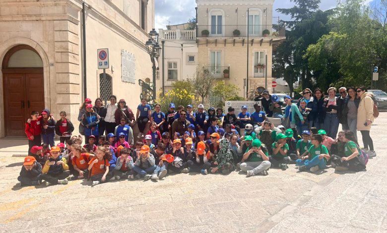 Studenti partecipano agli eventi ambientali in Puglia con raccolta rifiuti a Cassano