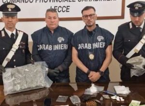 carabinieri sequestrano droga e pistola in camera da letto a Monteroni