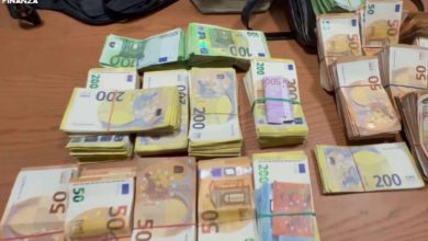 controllo doganale al porto di Bari su auto con denaro non dichiarato