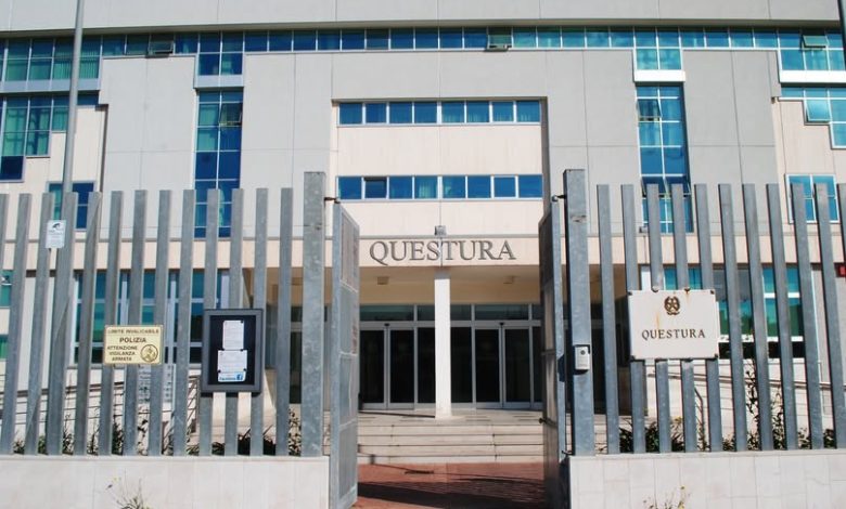 controllo della Polizia dopo una rapina in spiaggia a Taranto