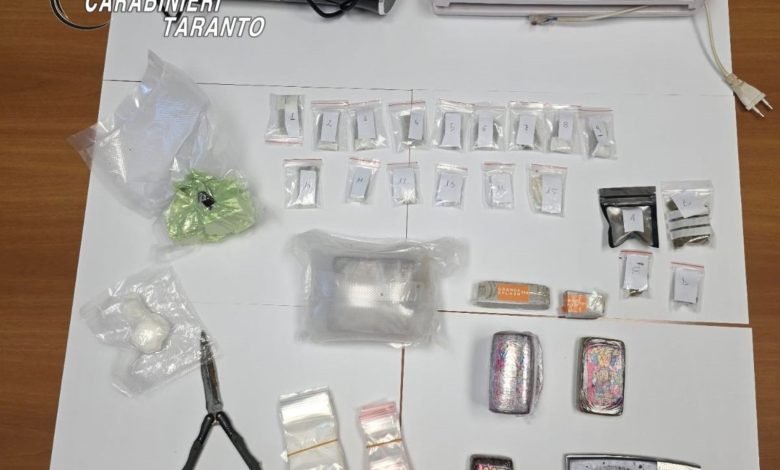 Carabinieri durante maxi sequestro di droga a Massafra
