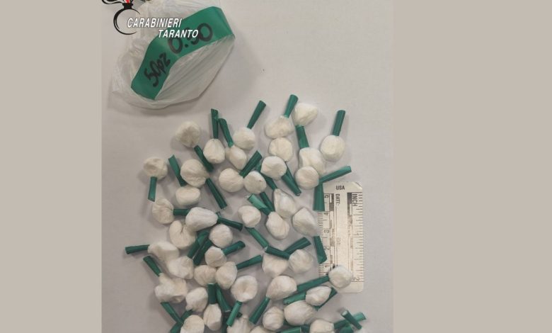 Carabinieri durante un arresto per cocaina a Martina Franca