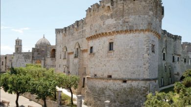 Castello di Carovigno illuminato durante la Notte di San Giovanni