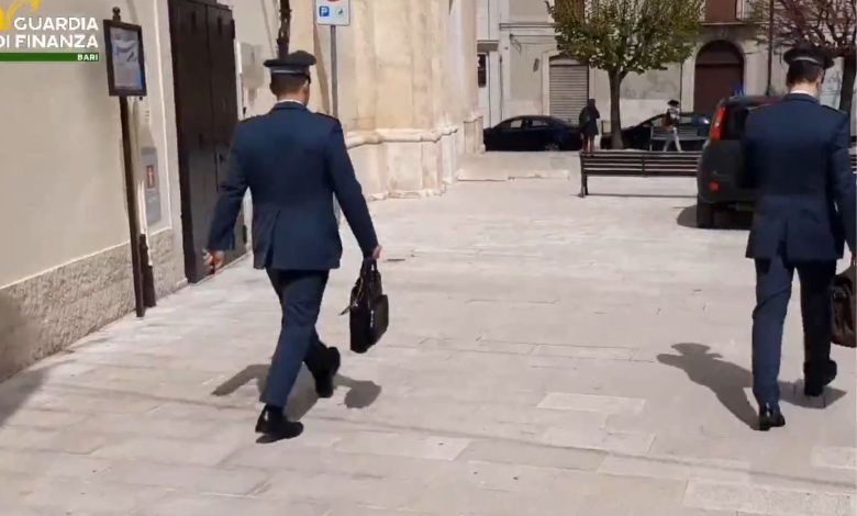 Ingresso della casa d’appuntamenti scoperta a Gioia del Colle dalla Guardia di Finanza