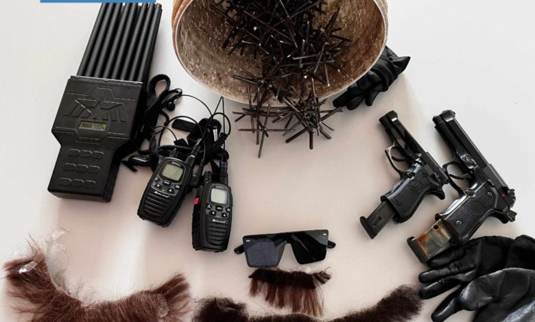 Polizia durante l’arresto della banda armata a Bari San Girolamo