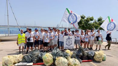 Studenti impegnati nella raccolta rifiuti a San Cataldo per la Giornata dell’Ambiente