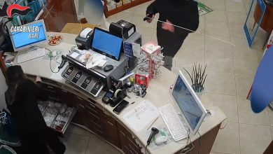 arresto rapina farmacia Monopoli grazie a dettaglio sul pollice