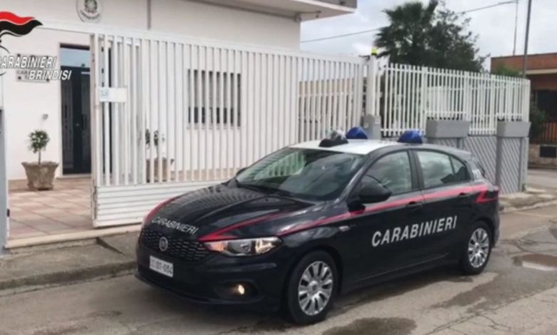 Carabinieri durante controllo del territorio in provincia di Brindisi