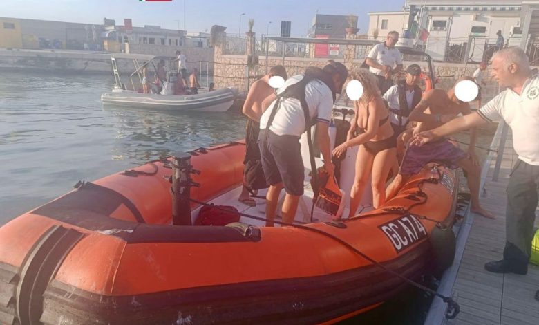 Guardia Costiera durante operazione Mare Sicuro 2025 a tutela dei bagnanti sul Gargano.