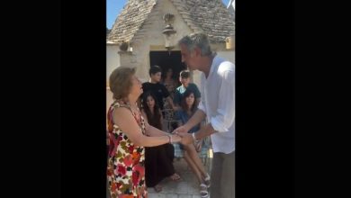 Beppe Convertini Ballando con le Stelle annuncio dai trulli di Puglia con la mamma