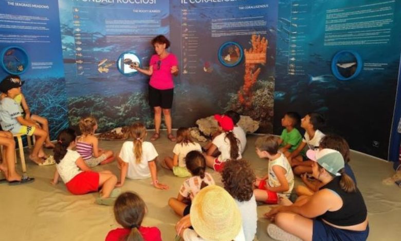 Bambini a Torre Guaceto durante attività per la tutela del mare