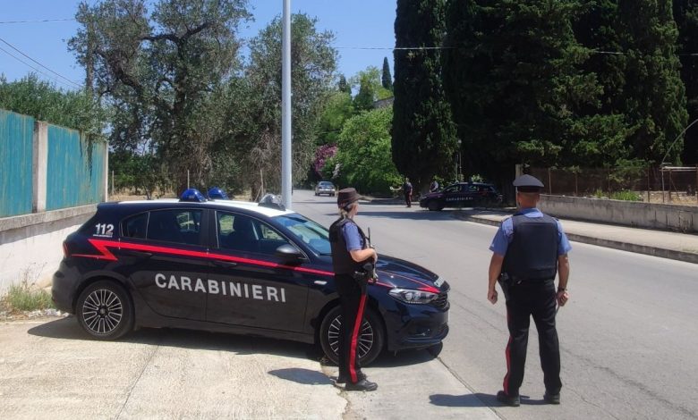 Carabinieri durante controlli ad alto impatto a Francavilla Fontana