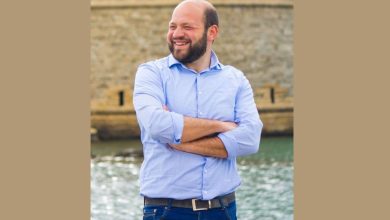 Elezioni 2025, il sindaco Minerva lascia Gallipoli per candidarsi alla Regione.